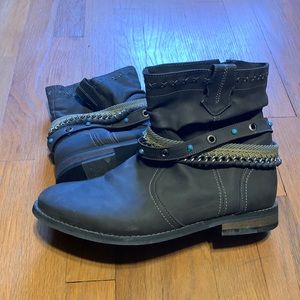 Simply Be 10US wide width booties.